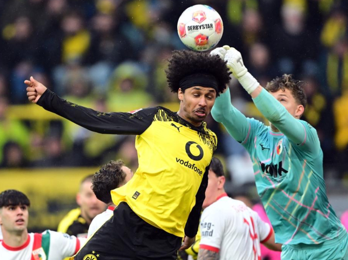 多特蒙德力克奥格斯堡缩小与拜仁差距 争冠希望