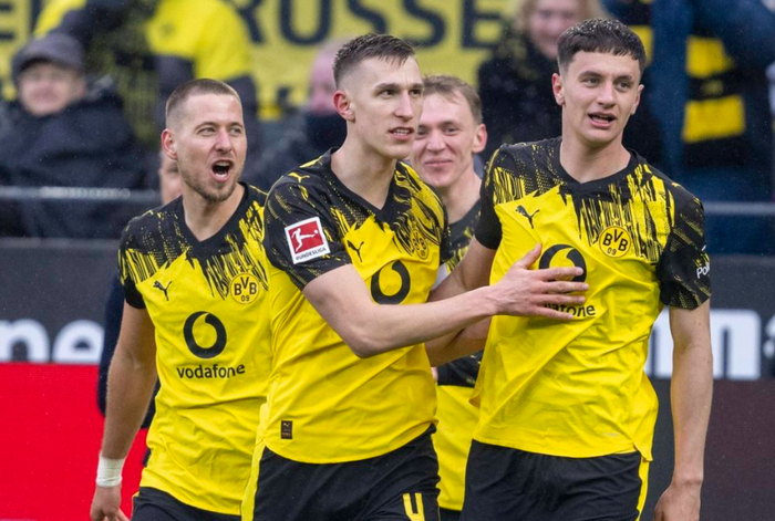 多特蒙德力克奥格斯堡缩小与拜仁差距 争冠希望