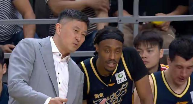 广东宏远三将离队引震荡，季后赛命运悬于交易