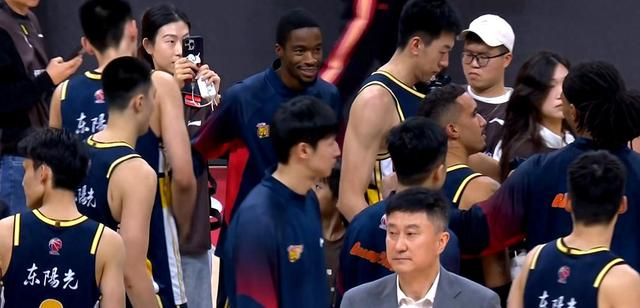 广东宏远三将离队引震荡，季后赛命运悬于交易