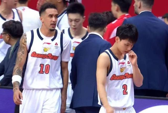 广东宏远三将离队引震荡，季后赛命运悬于交易