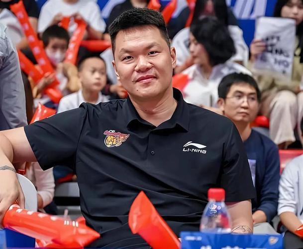 广东宏远三将离队引震荡，季后赛命运悬于交易