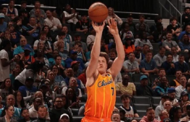 湖人收官战力拼西部前三 肯纳德神射成关键