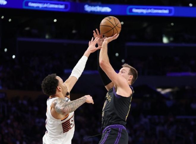 湖人收官战力拼西部前三 肯纳德神射成关键