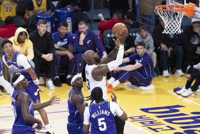 掘金力克马刺锁定西部第三 开拓者胜国王跻身附