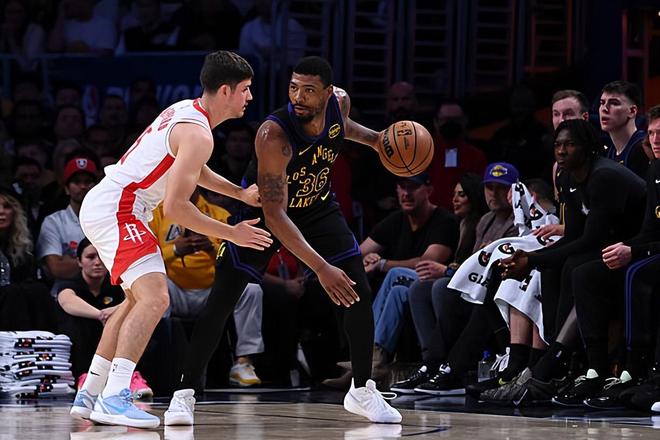 湖人双杀火箭斯马特攻防全能助球队两连胜